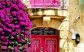 1500 Little Pink House In Kalkara Creek